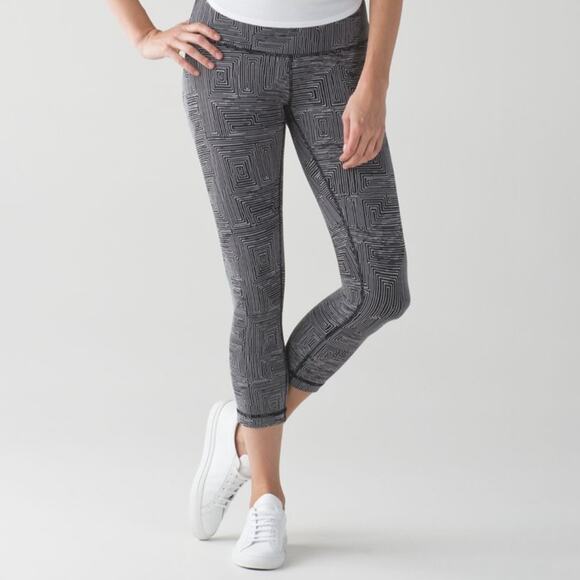 Lululemon Wunder Under Crops Maze Jacquard Size 4 Cropped Leggings Gray - Picture 2 of 9
